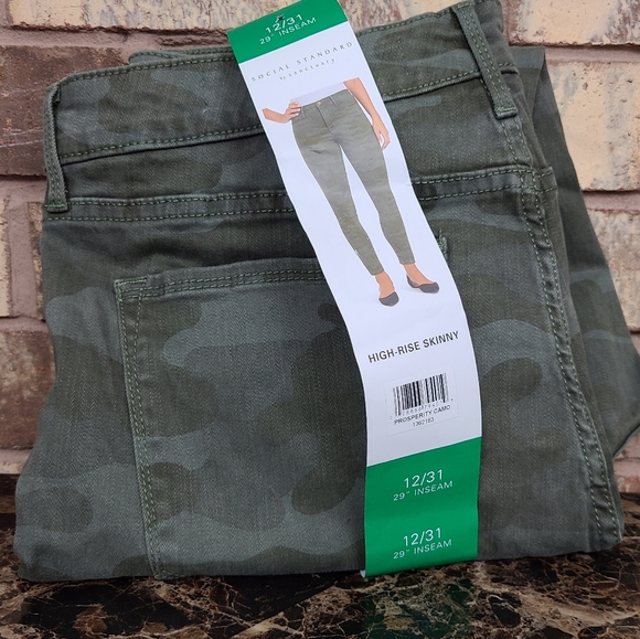 Sanctuary By Social Standard High Rise Skinny Camo - Picture 2 of 12